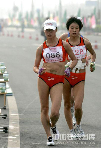图文:竞走大奖赛女子20公里 杨明霞与蒋秋艳
