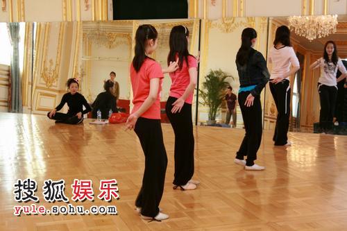 小演员们上形体课
