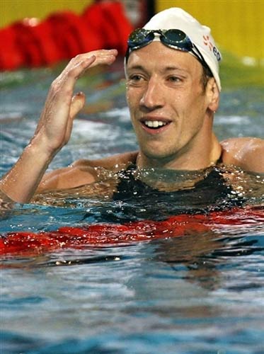 图文:法国名将破100米自由泳世界纪录 微微一