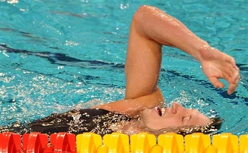 图文:法国名将破100米自由泳世界纪录 陶醉