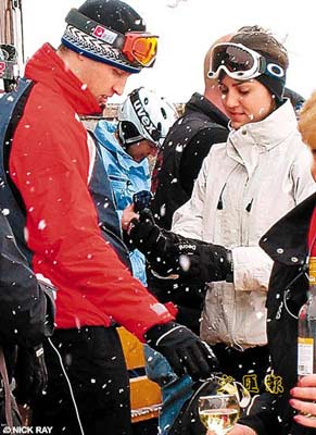 威廉和凯蒂去年一起滑雪度假。