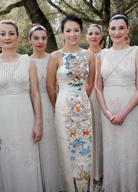 组图:章子怡中式旗袍夺目 希腊赴"女神之约"