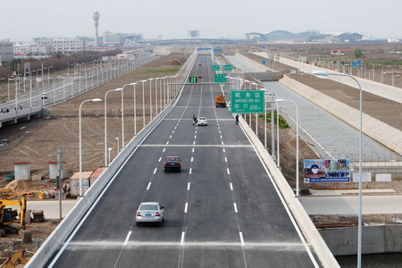 上海浦东国际机场第二条快速通道南进场路竣工