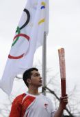 图文：北京奥运会圣火在希腊境内传递 在庆典中