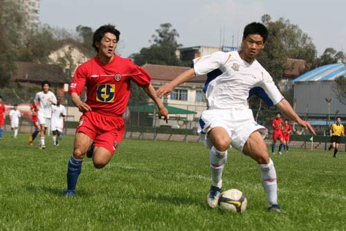 图文:新川足热身3-0谢联u19 唐海控球