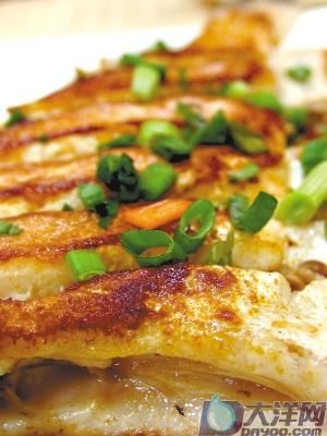 广东食势力-广东饮食 好介绍 哗,香煎一条一斤多的鱼,很考师傅的火功