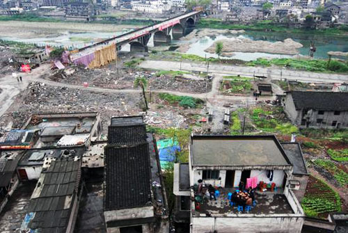 重庆开县三峡东河大桥爆破拆除 千年古城谢幕