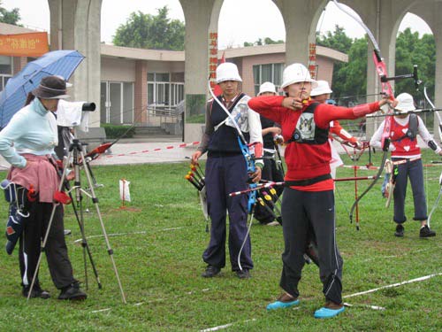 两用弓射箭怎么搭_卡瓦尼搭弓射箭