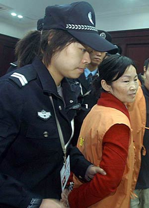 四川原女人大代表涉嫌色情抢劫案终审判20年