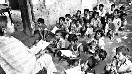 印度公立学校教师常旷工外出兼职(图)