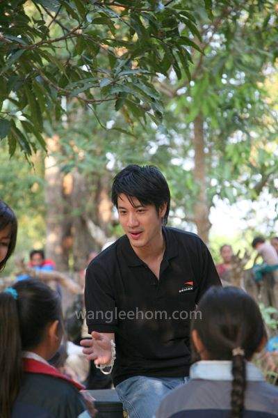 爱孩子的男人:王力宏老挝行[组图]