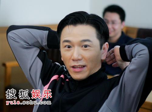 《综艺奇兵》与粉丝互动 温兆伦颇有女人缘(图)