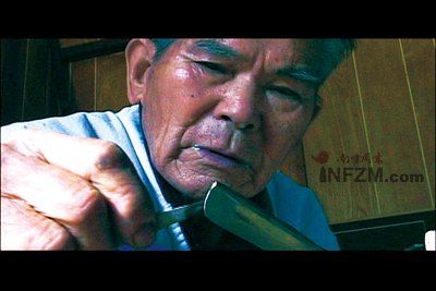 制作靖国刀的九十多岁老刀匠刈谷直治是贯穿影片的线索人物