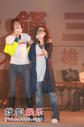 组图:与郑秀文合唱 梁咏琪大跳辣舞妖娆夺目