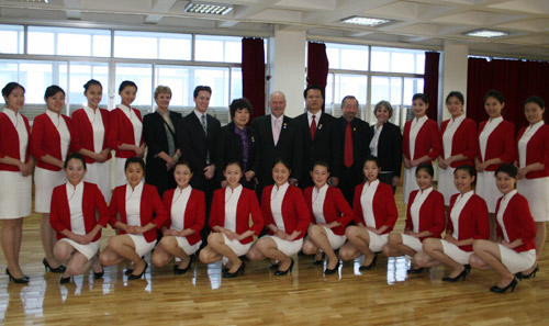奥运连五洲 北京外事学校迎来同心结学校代表