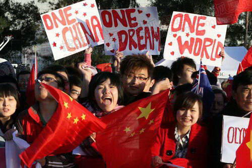 组图：奥运圣火在堪培拉传递 众多华人现场助阵