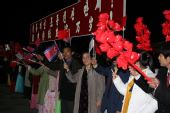 图文：奥运圣火抵达平壤 朝鲜群众欢迎圣火