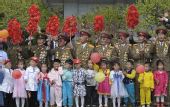 图文：奥运会火炬在平壤传递 朝鲜民众沿途欢迎