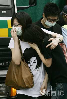 香港旅游巴士翻车事故死亡人数增至17人 逾40
