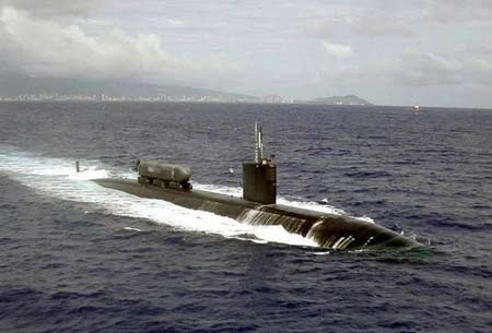 美智库称中国晋级核潜艇现身海南岛基地(组图)