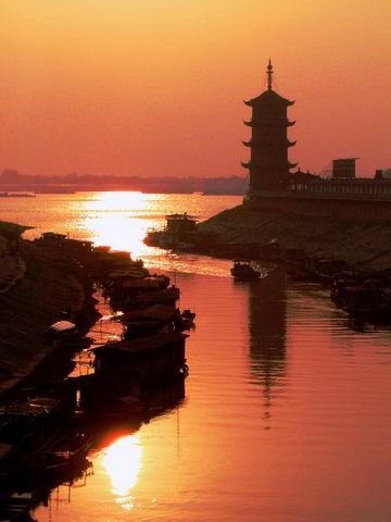 中国历史古迹：中江塔在安徽芜湖壮丽屹立