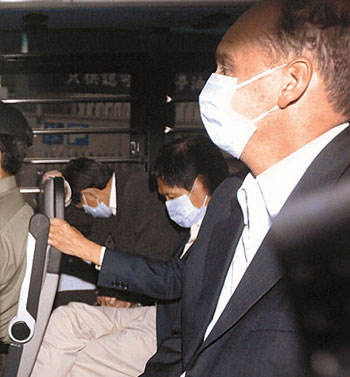 "珠宝大王"谢瑞麟周五判刑 成龙霍建宁呈信求情