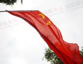 组图：奥运圣火在广州传递 现场飘扬的五星红旗