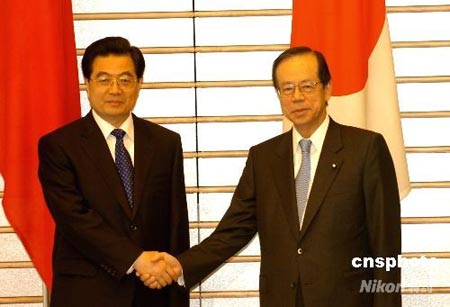 5月7日上午，正在日本进行国事访问的中国国家主席胡锦涛和日本首相福田康夫在东京首相官邸举行了会谈。 中新社发 朱沿华 摄
