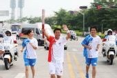 组图：奥运圣火在惠州传递 第190棒火炬传递者