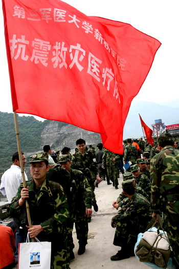 5月14日，第三军医大学医疗队抵达汶川县映秀镇。