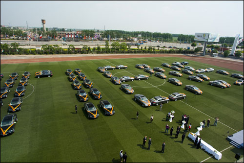 北京燕宝向天狮集团交付58辆BMW 7系轿车