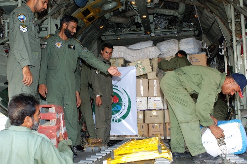 图文:巴基斯坦援助中国地震灾区物资启运