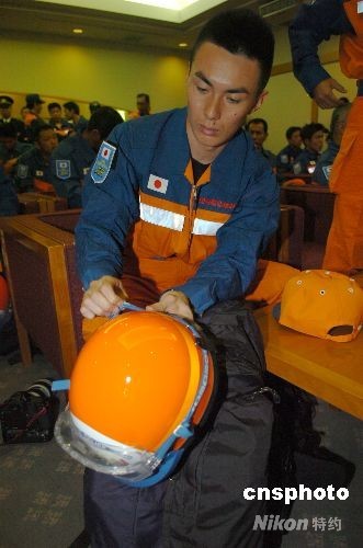 日本救援队抵达四川青川县县城乔庄镇投入救援