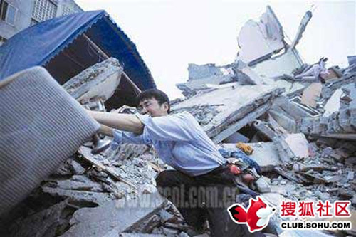 汶川地震:让我们流泪的感人瞬间