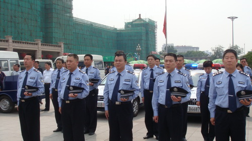5月19日北京火车站人民警察默哀3分钟