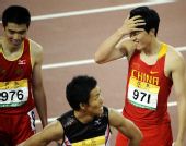 图文：男子110米栏半决赛 刘翔赛后绽放笑容