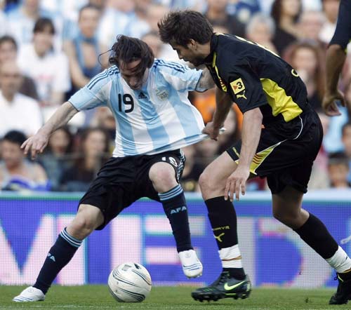组图:阿根廷热身加泰罗尼亚 梅西领衔一球小胜