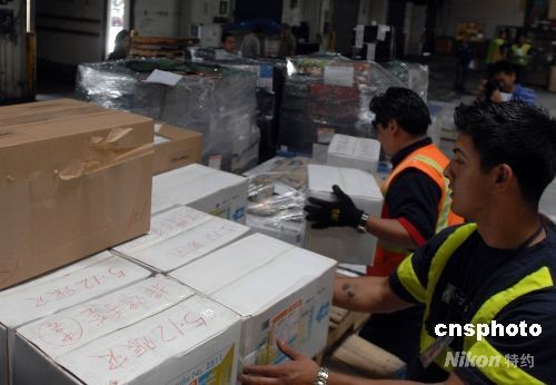 美国华侨华人捐赠第二批赈灾物资运往中国灾区