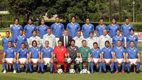 图文:[欧洲杯]意大利全家福 蓝军志在加冕