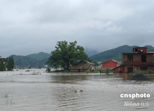 组图:江西萍乡上栗县遭受几十年不遇洪灾