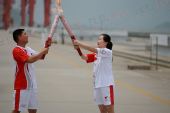 组图：奥运圣火在宜昌传递 166棒火炬手传圣火