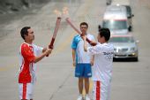 组图：奥运圣火在宜昌传递 189棒火炬手传圣火