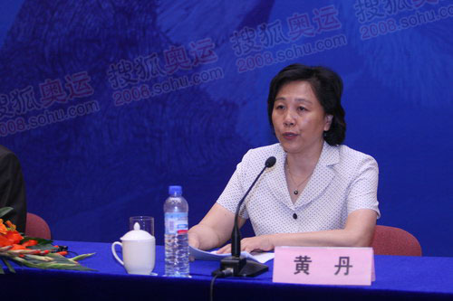 桂林市副市长黄丹在发布会上