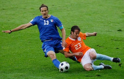 图文:荷兰VS意大利 安布罗西尼放到范德法特