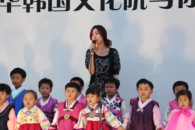 组图:简美妍君君跨国合作 任韩国文化宣传大使