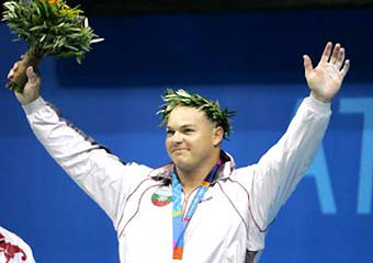 多布雷夫2004年站在雅典奥运会，站在了最高领奖台