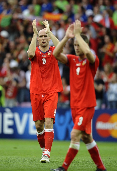 图文:欧洲杯葡萄牙3-1捷克 科勒鼓掌感谢球迷-
