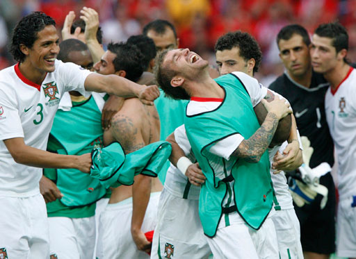 图文：捷克1-0葡萄牙 队员庆祝胜利