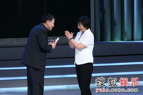图： 第十四届上海电视节颁奖-郑晓龙