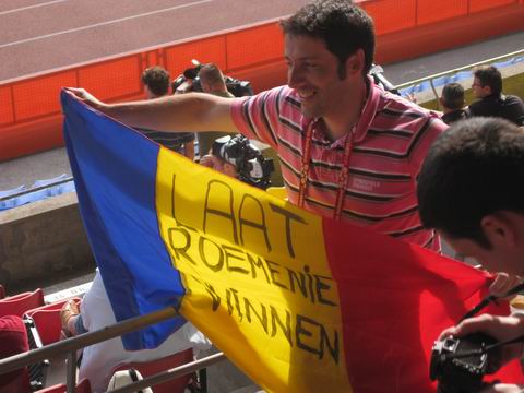 罗马尼亚球迷坚信荷兰必败